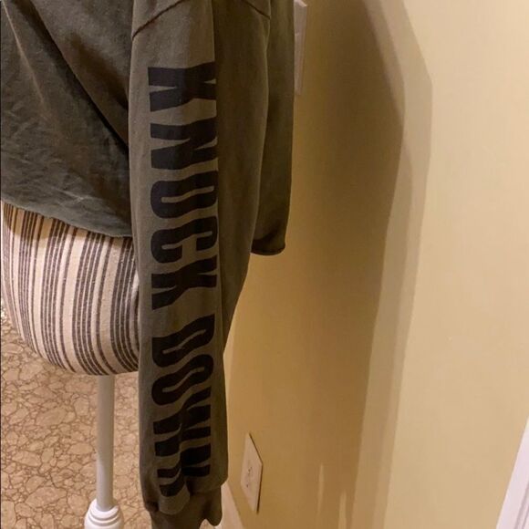 ❤️ 3/$20 H & M Divided Crop Top - Picture 2 of 7